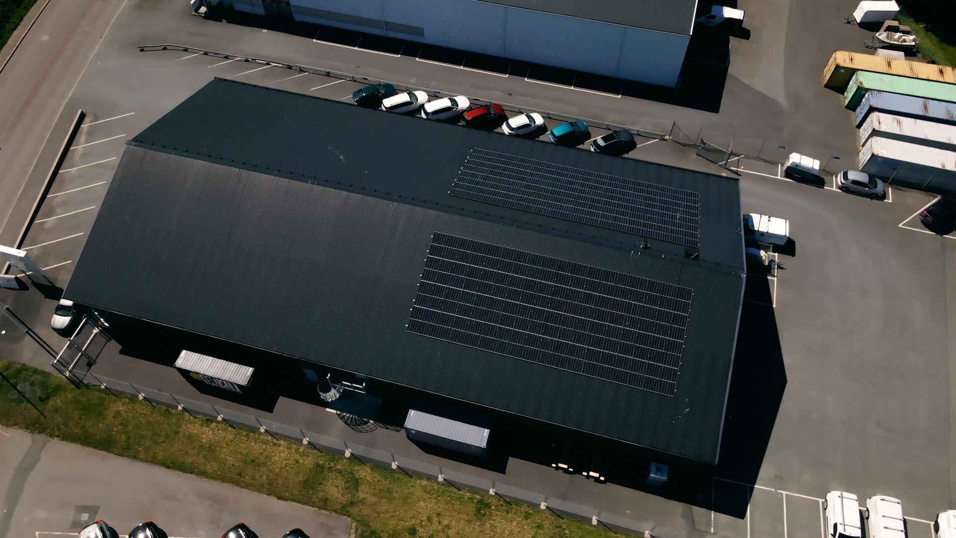 Golvteam i Huskvarna sänkte sina driftkostnader med 60 procent med hjälp av solceller