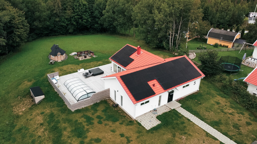 Hus med solceller på taket