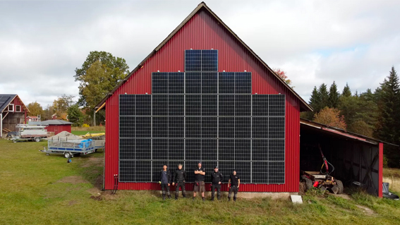 Wettersol har installerat solceller monterad på vägg på lantbruk