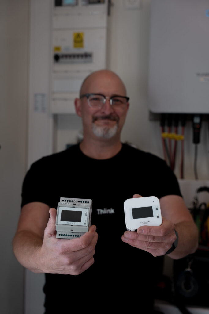 Installatör med Thiink-enheter