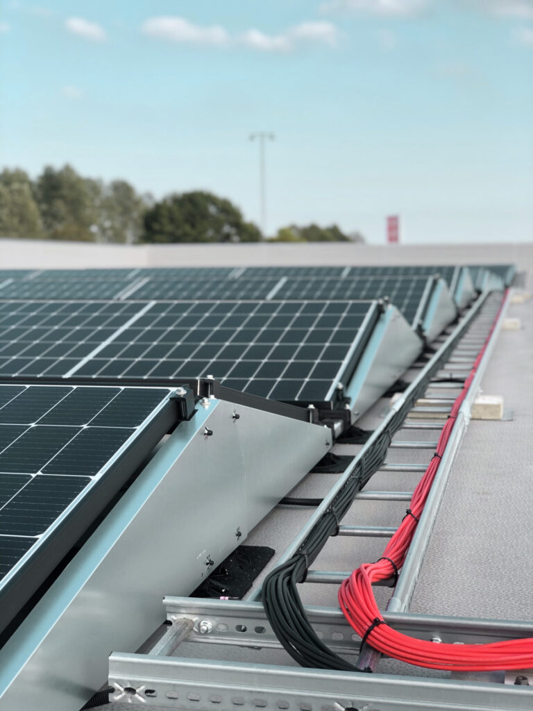 Solpaneler installerade av Wettersol på industri