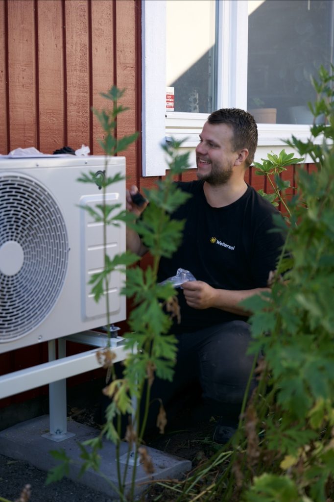 Anders på Wettersol installerar bästa luft_luft_värmepumpen